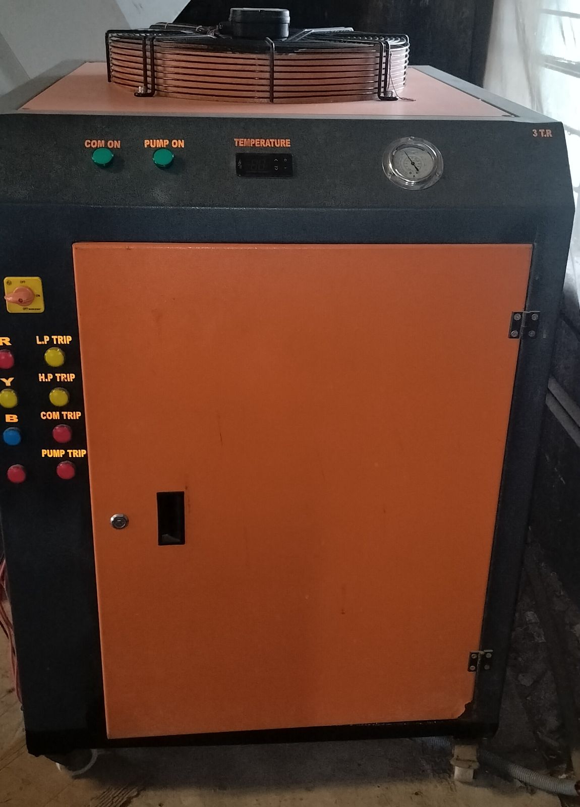 3 CAVITY - PET BLOW MOULDING MACHINE 3