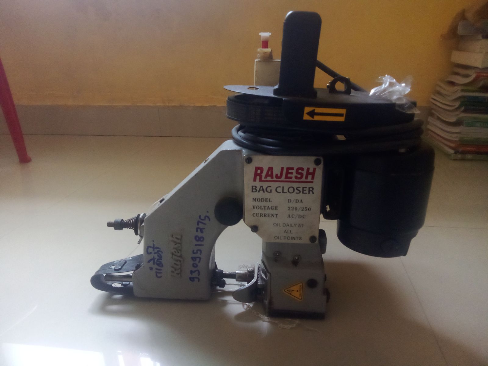 Bag closer machine