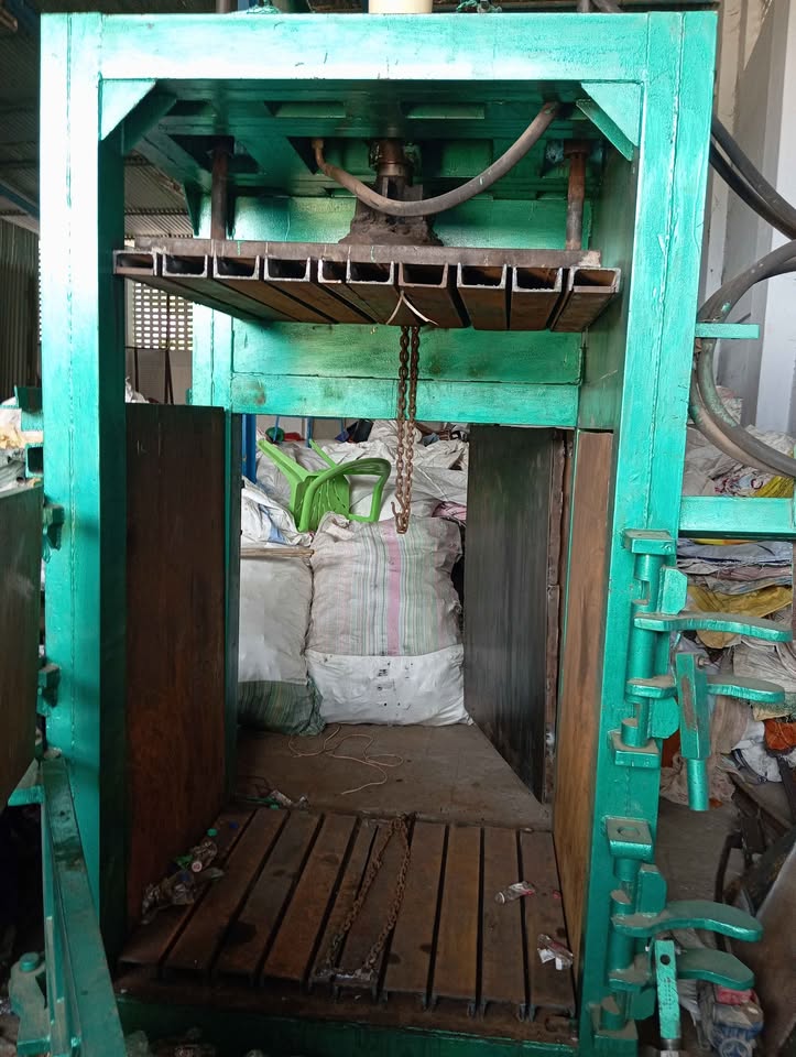 Bail Machine - Good Condition 3