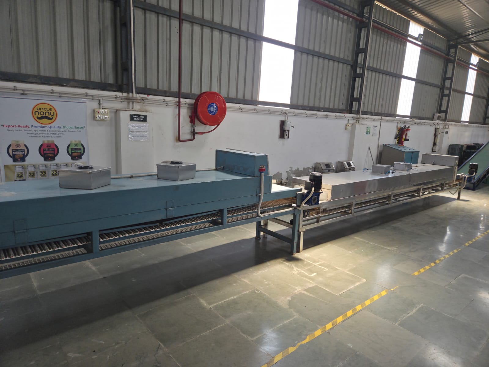Drying with sterlizing conveyor belt