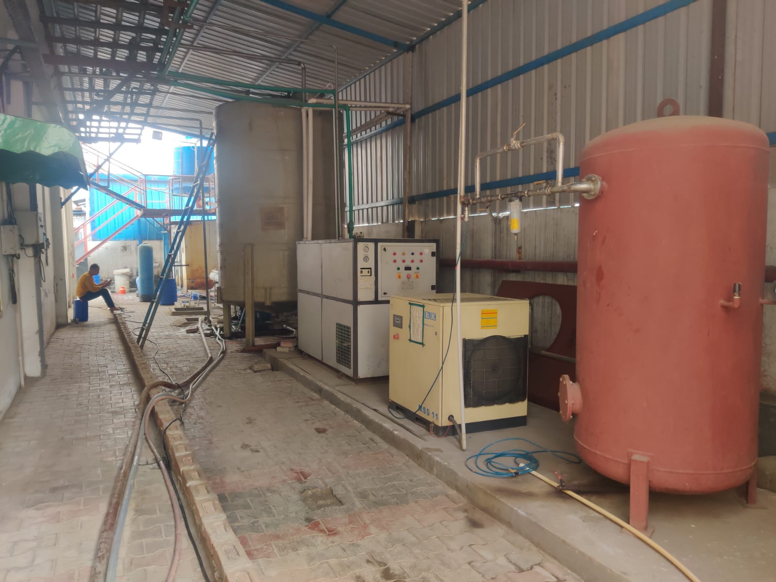 AIR COMPRESSOR