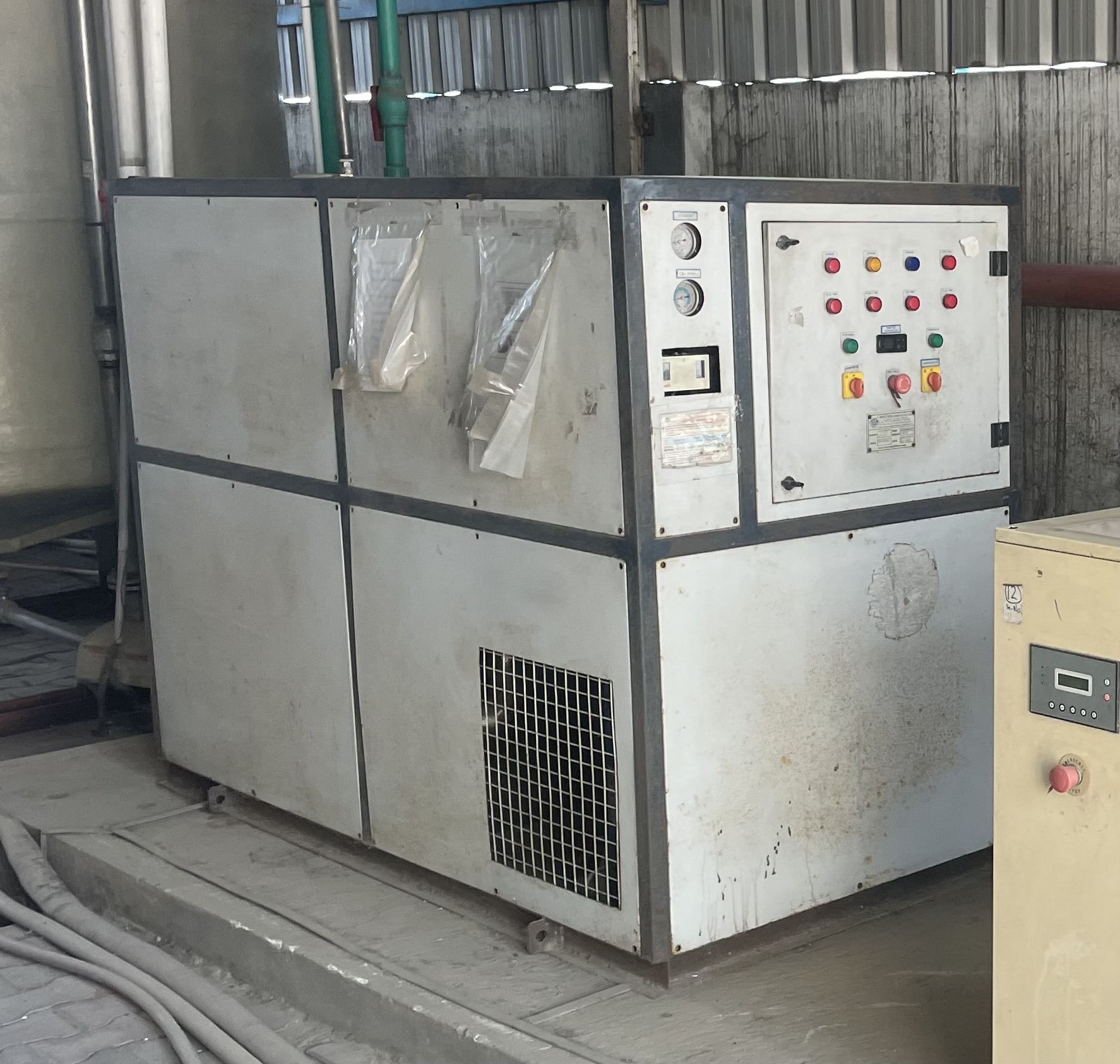 CHILLER & COOLING TOWER