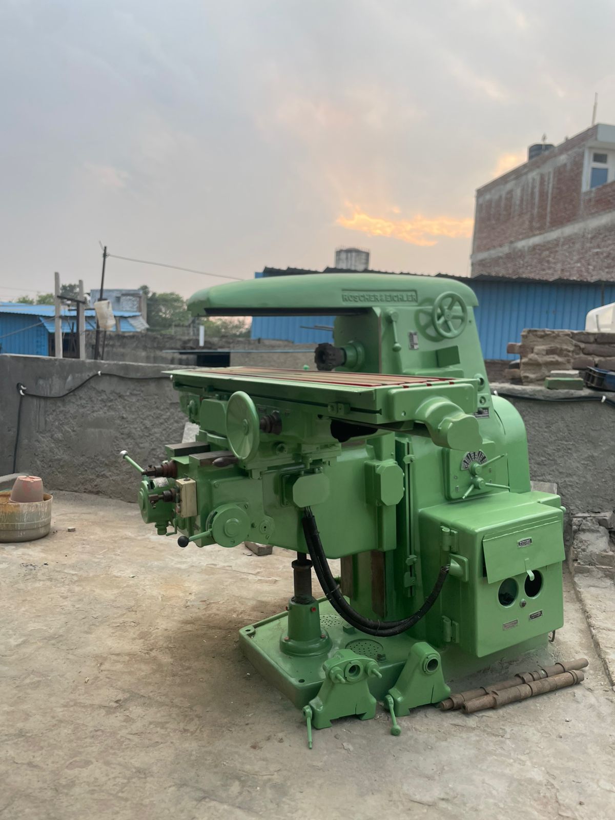 Milling machine 9