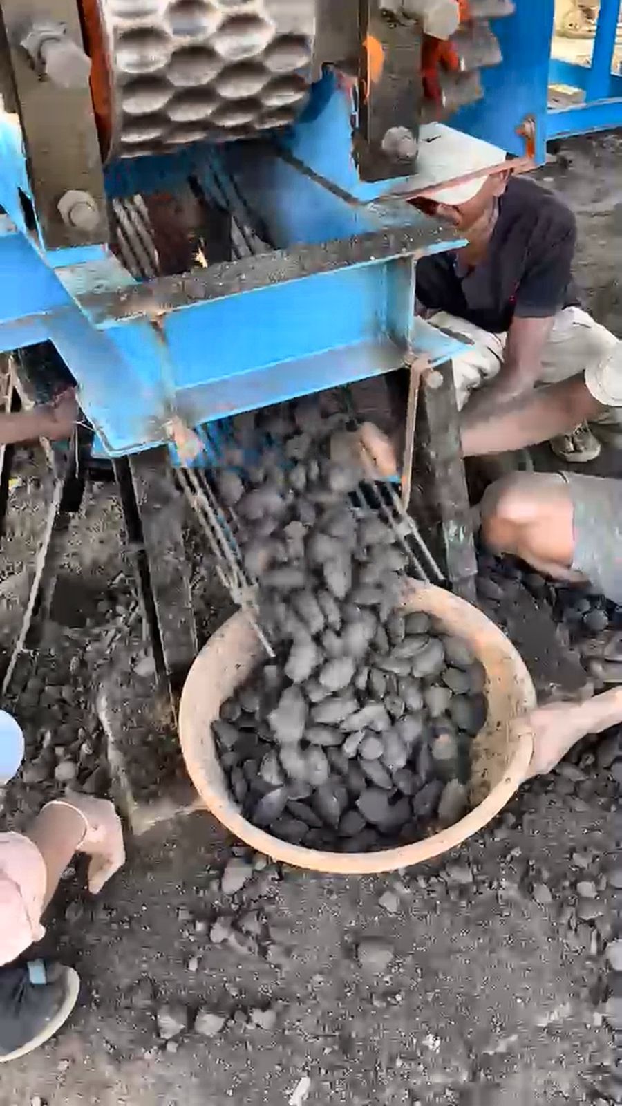 Used Coal briquette making machine / Coal ball press machine 2