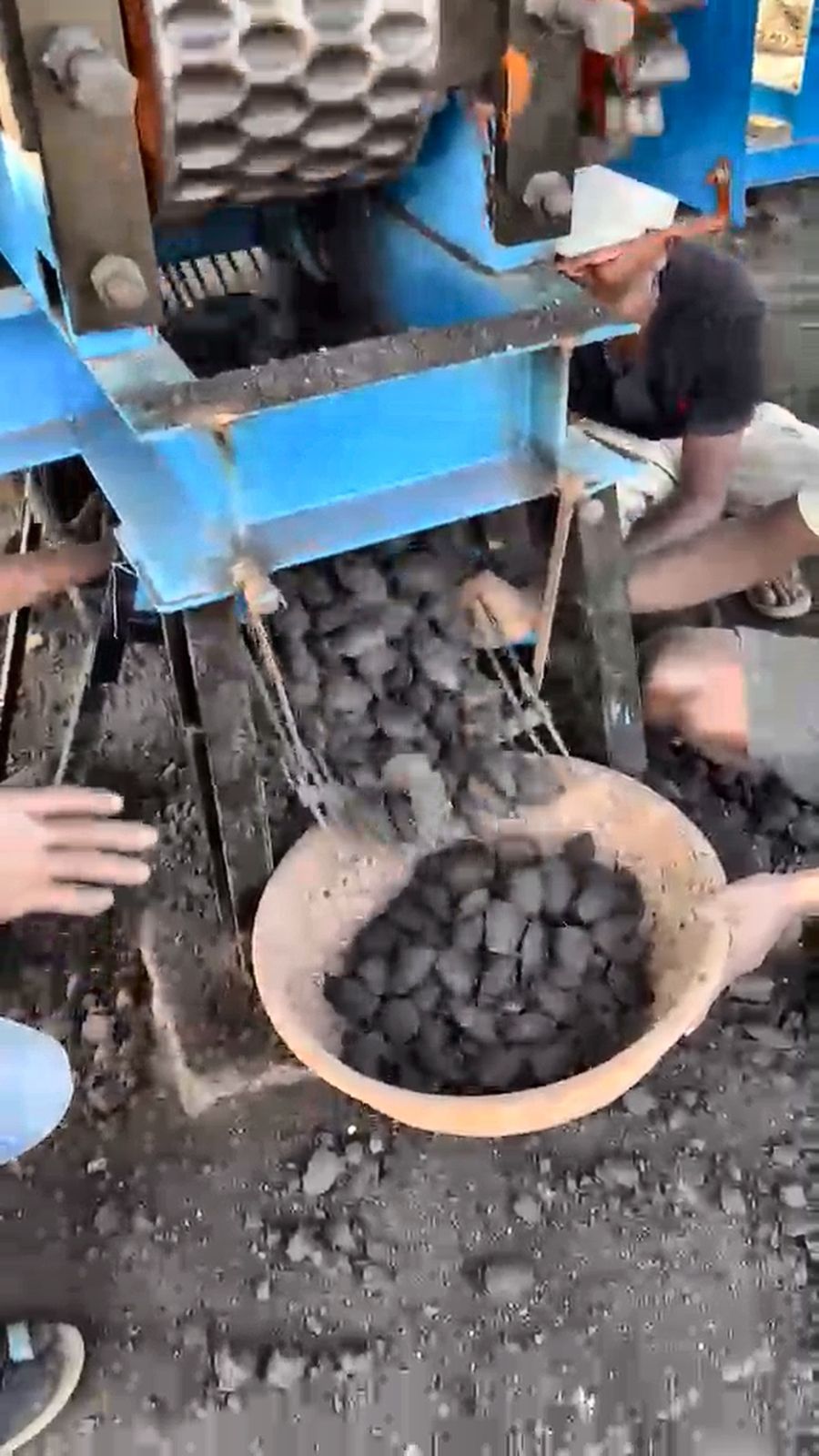 Used Coal briquette making machine / Coal ball press machine 4