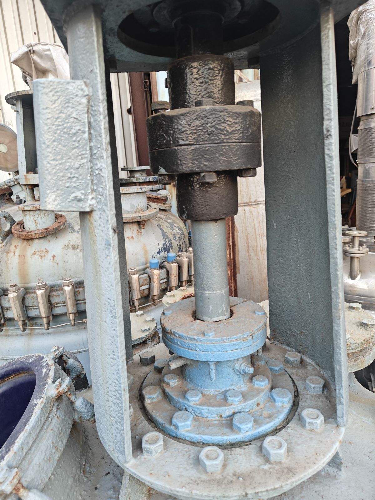 1 KL Glass-Lined Reactor (GLR) with Anchor Agitator & Gland Seal 5