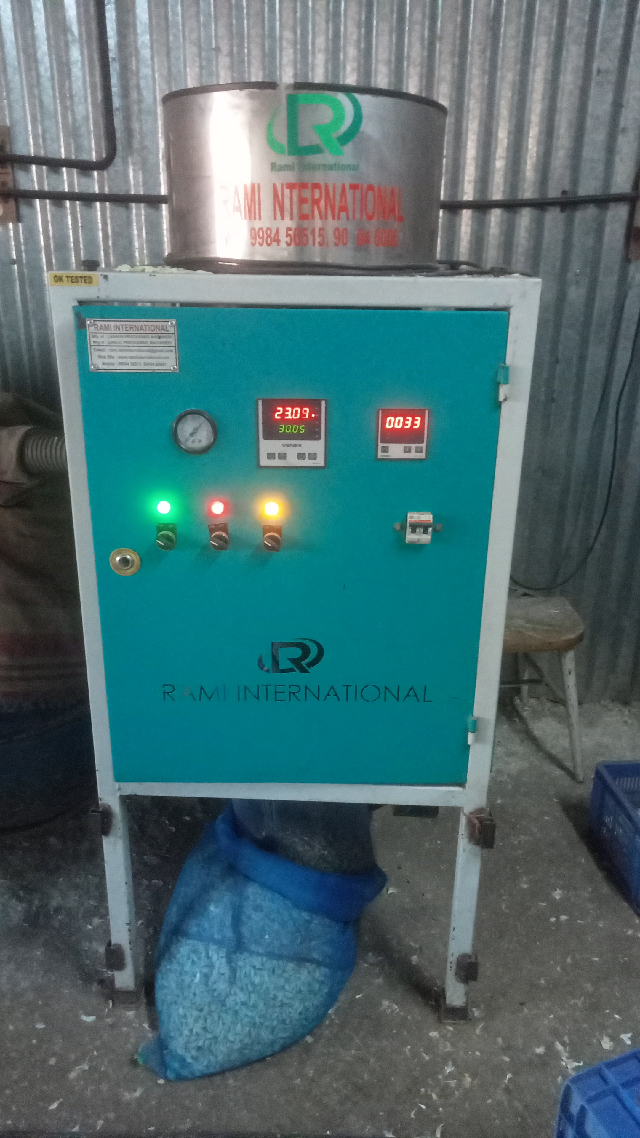 Garlic Peeling Machine full setup: 1. Air Compressor 2.Dryer Machine 3.Automatic Garlic Peeling Machine 4.Automatic Crop Cleaning & Grading Machine 3